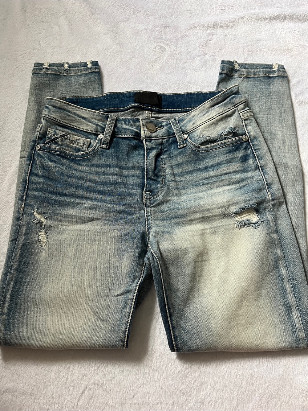 Buckle Women's Light Blue Distressed Skinny Jeans